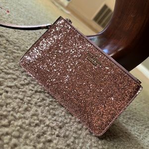‼️SELLING‼️Kate spade New York used condition wristlet!